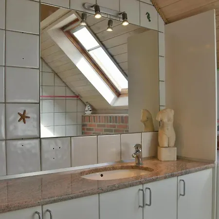 3 Bedroom Gorgeous In Holiday home *